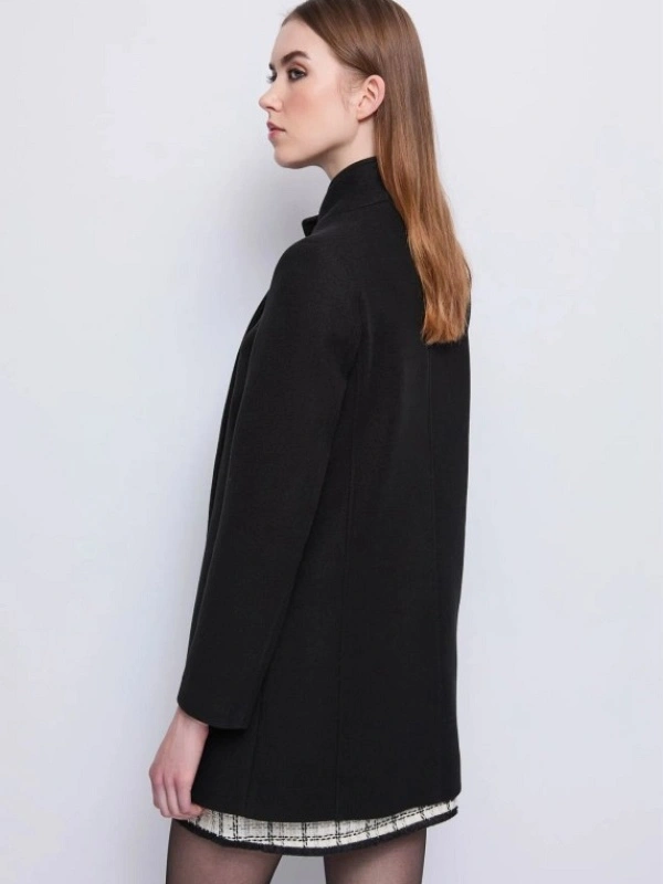 ABRIGO BOTONES CUELLO