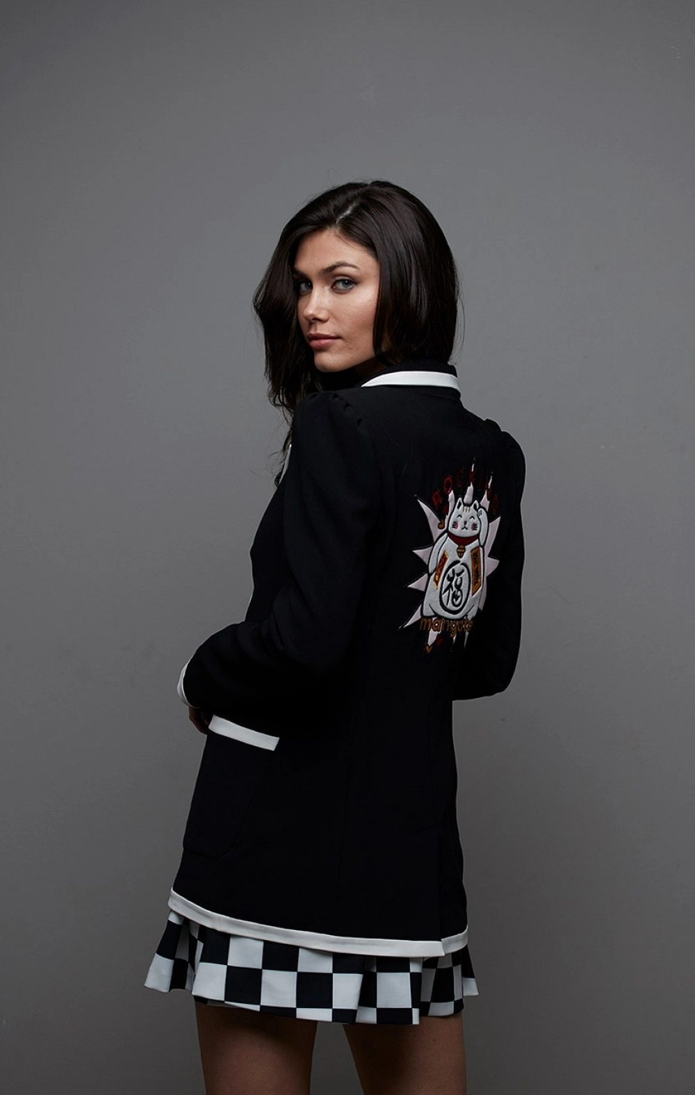 BLAZER NEGRA CONTRASTE GATO ESPALDA MANGATA
