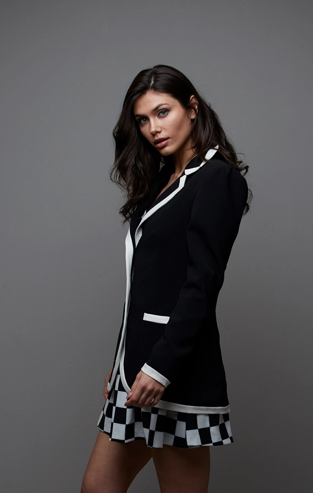 BLAZER NEGRA CONTRASTE GATO ESPALDA MANGATA