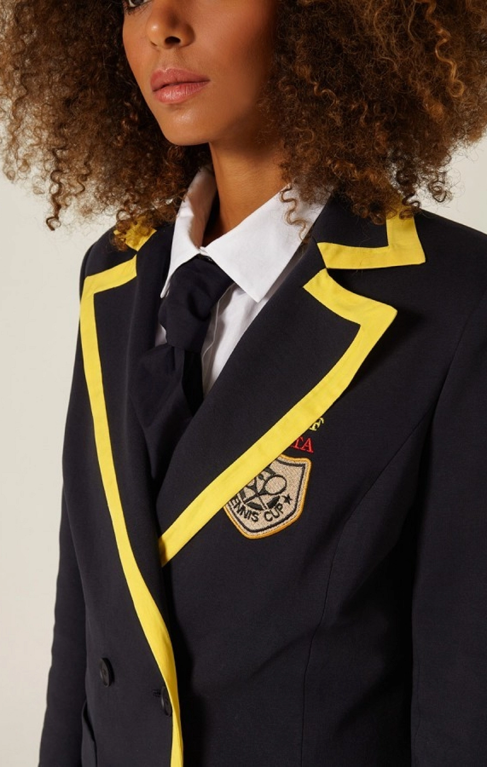 BLAZER PUNTO MARINO CONTRASTE AMARILLO BORDADO M PARCHE TENNIS