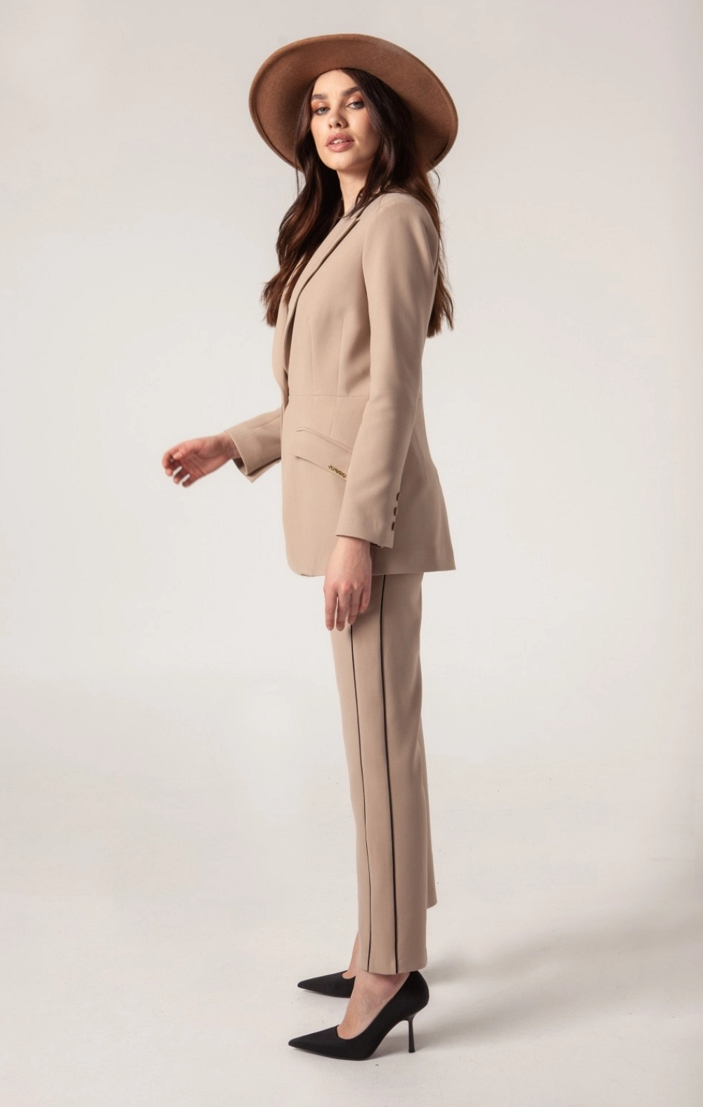 BLAZER VIVOS NEGROS BEIGE MANGATA