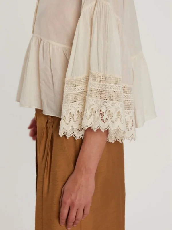 BLUSA CROCHE MANGA ACAMPANADA TRES CUARTOS