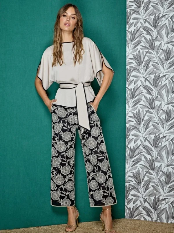 BLUSA FLUIDA SIN MANGAS RIBETE