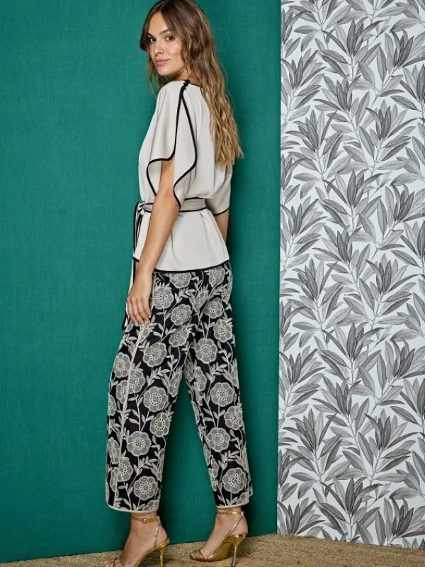 BLUSA FLUIDA SIN MANGAS RIBETE