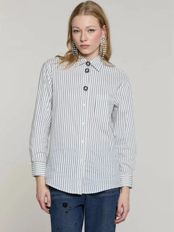 CAMISA RAYAS BOTONES BRILLOS