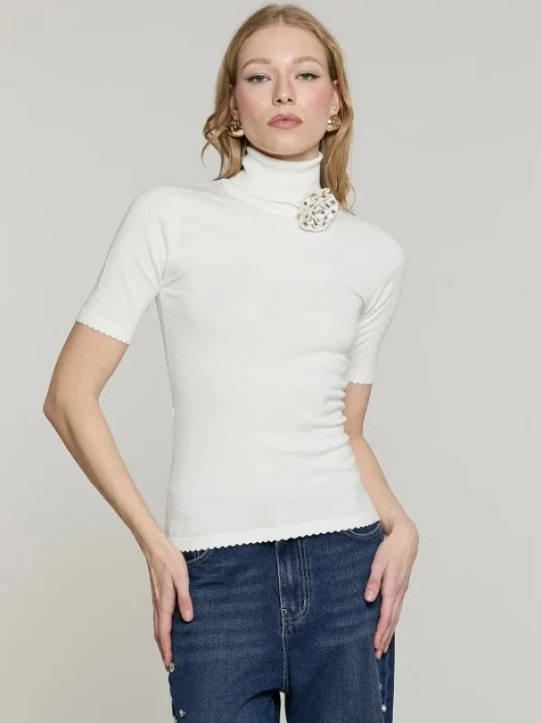 CAMISETA CISNE MANGA CORTA DETALLE ROSA
