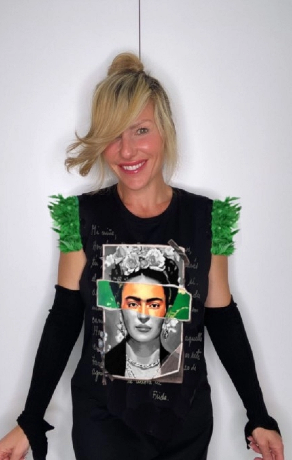CAMISETA DE MUJER FRI NEGRA LASAL