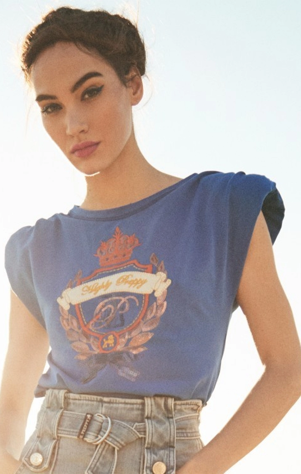 CAMISETA ESCUDO HOMBRERAS