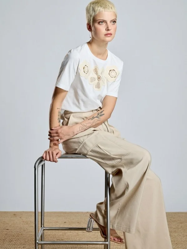 CAMISETA FLORES CROCHE