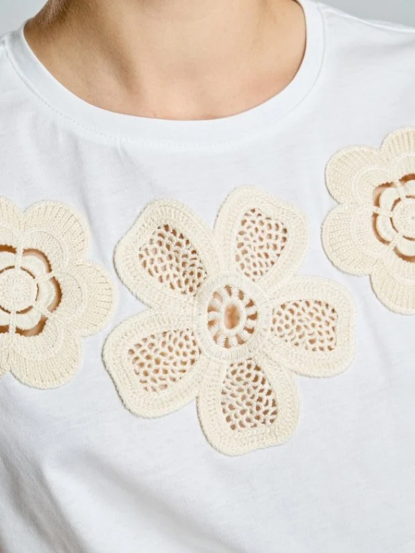 CAMISETA FLORES CROCHE