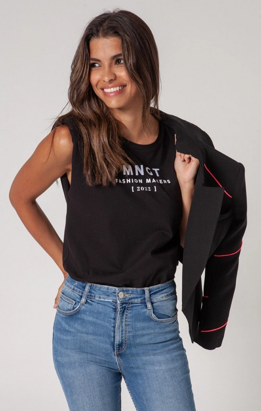 CAMISETA HOMBRERAS MNGT NEGRA
