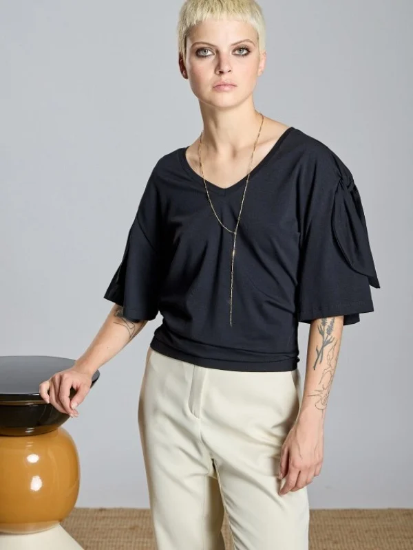 CAMISETA LAZOS EN MANGAS