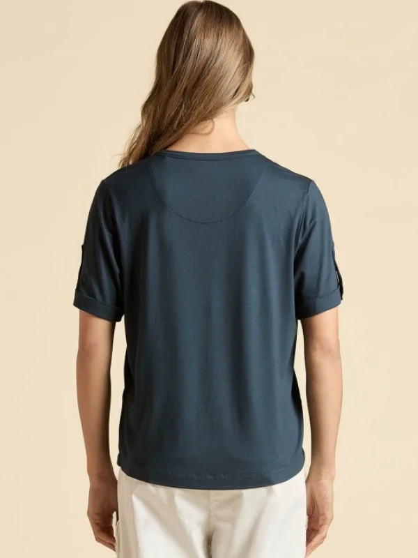 CAMISETA PICO MANGA CORTA BOTON Y APLIQUE