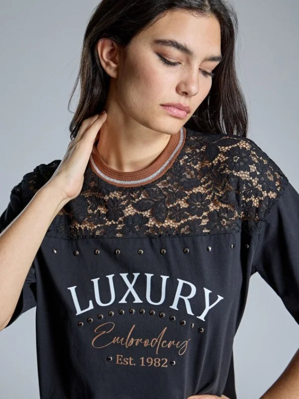 CAMISETA PUNTILLAS PARTE SUPERIOR