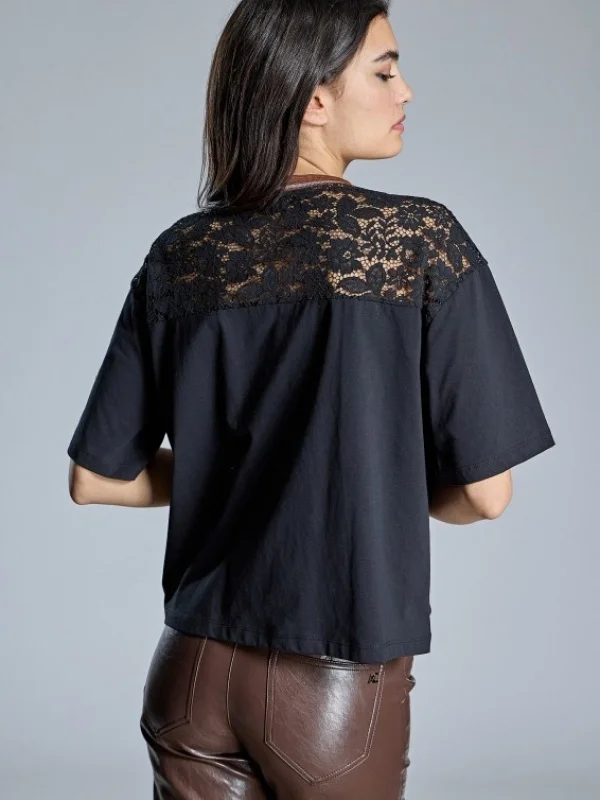 CAMISETA PUNTILLAS PARTE SUPERIOR