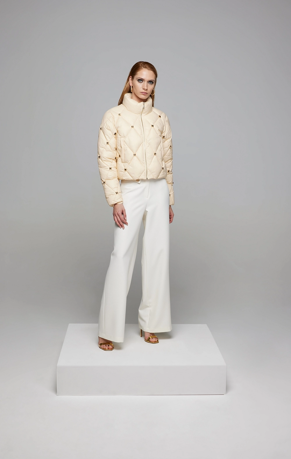 CAZADORA ACOLCHADA BEIGE CON TACHAS T&L