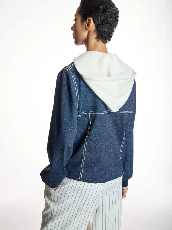 CAZADORA CAPUCHA TEJIDO TECNICO