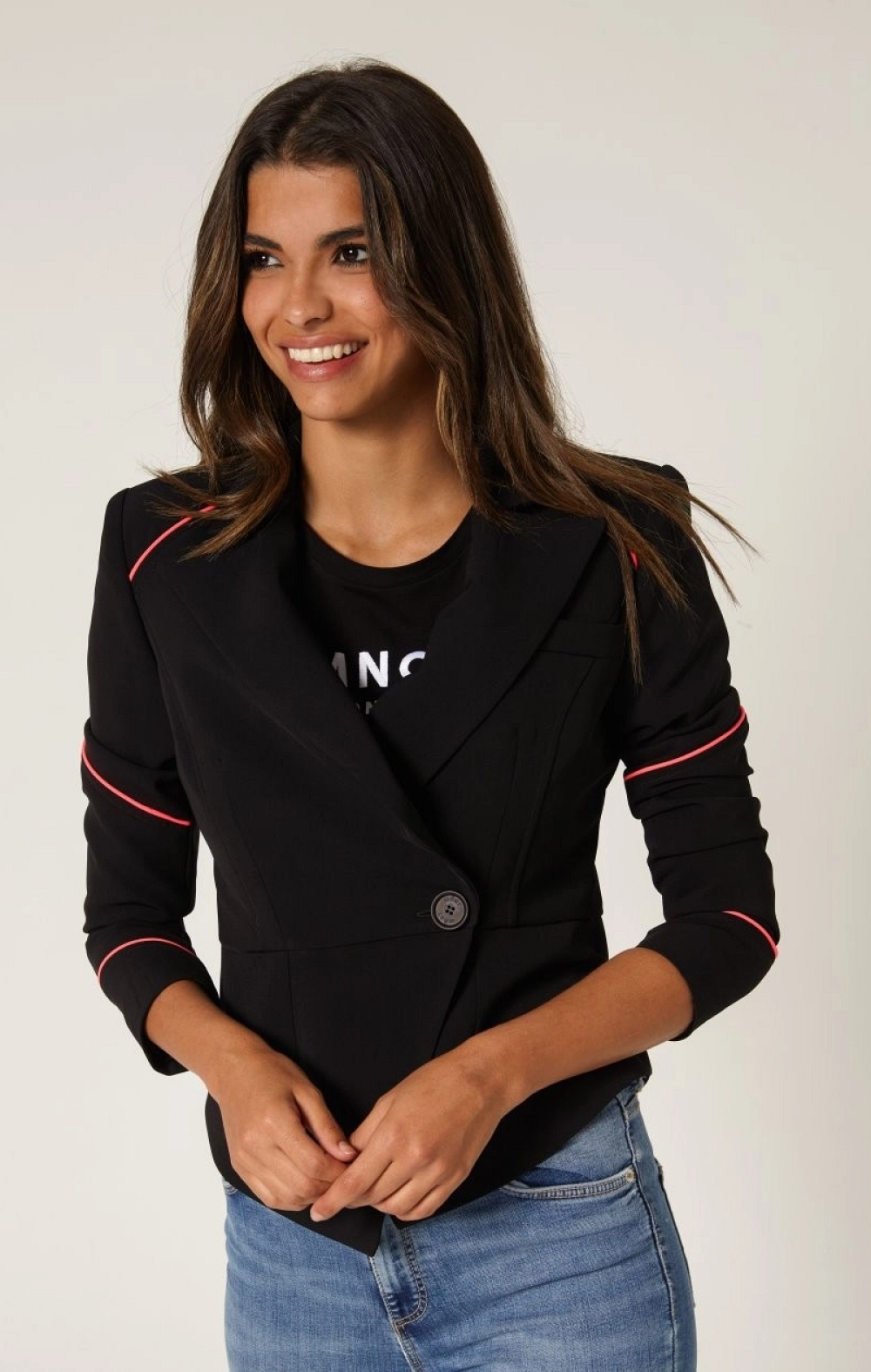 CHAQUETA CORTA CRUZADA NEGRA MANGATA