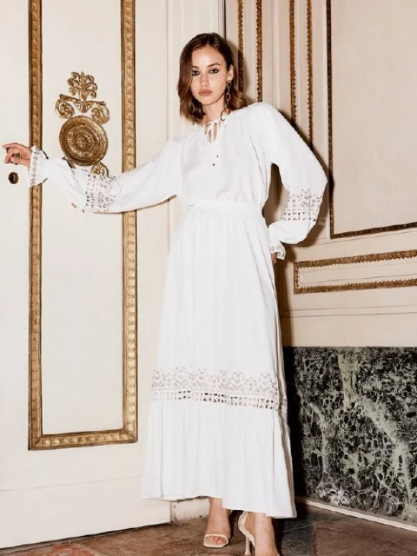 FALDA BLANCA BORDADA T&L