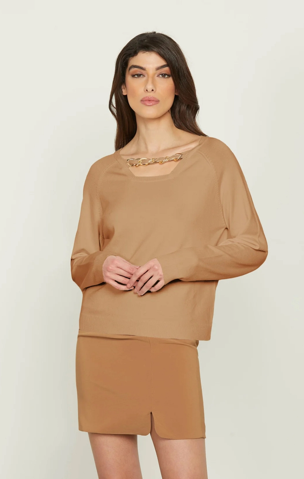 IRENE JERSEY PUNTO CAMEL CUELLO CADENA