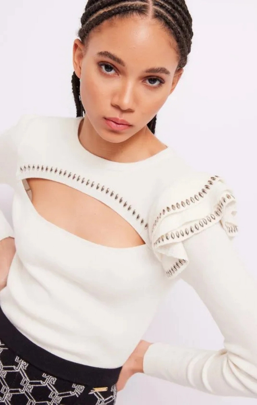 JERSEY BLANCO VOLANTES TACHUELAS