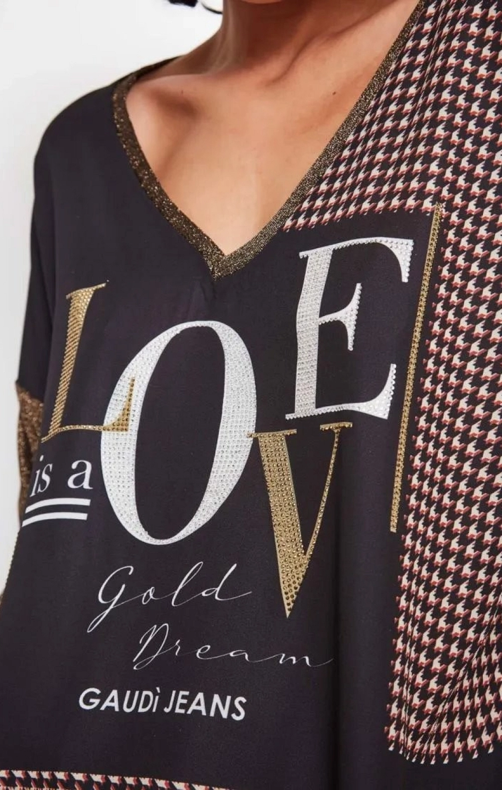 JERSEY CAMISETA CUELLO PICO LOVE