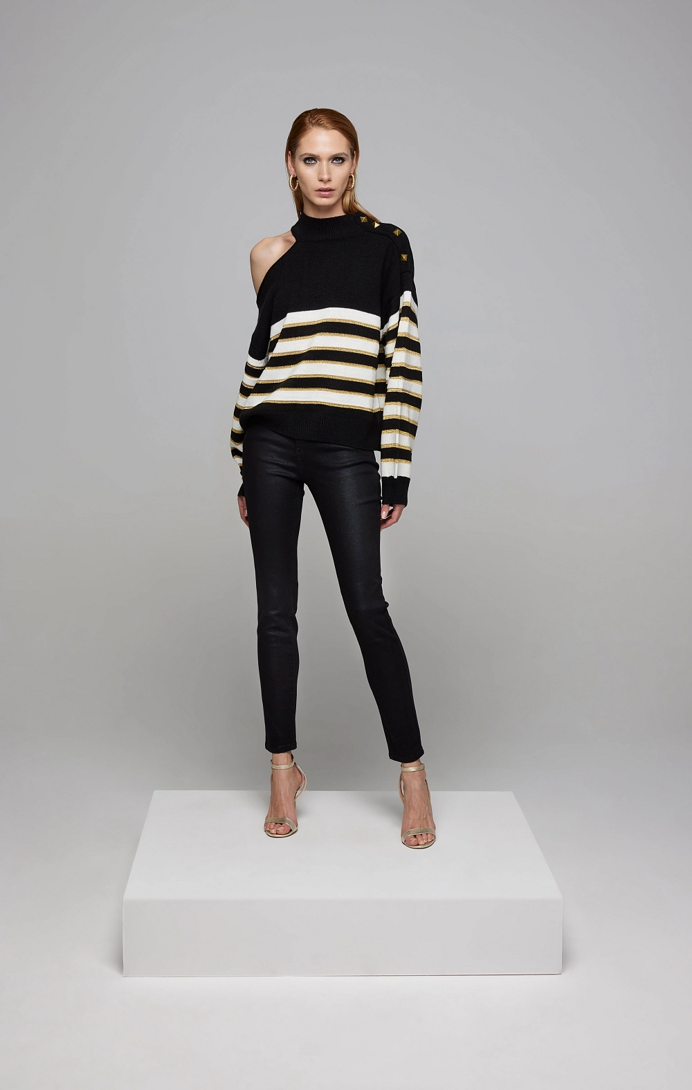 JERSEY RAYAS NEGRO HOMBRO AL AIRE T&L