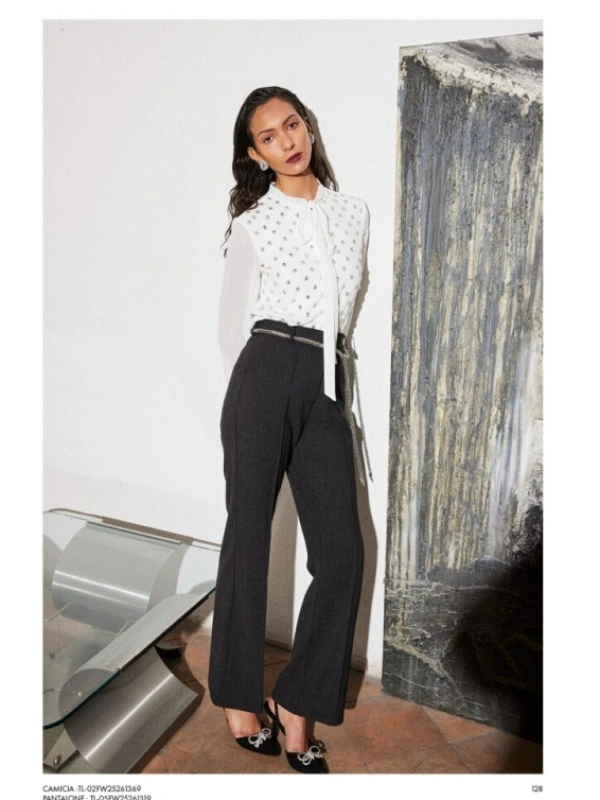 PANTALON CORTE RECTO CON CINTURON SERPIENTE