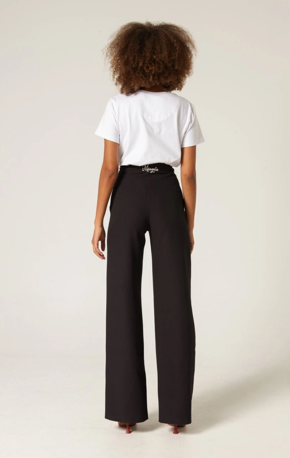 PANTALON NEGRO TRABILLAS CONTRASTE OFF WHITE MANGATA