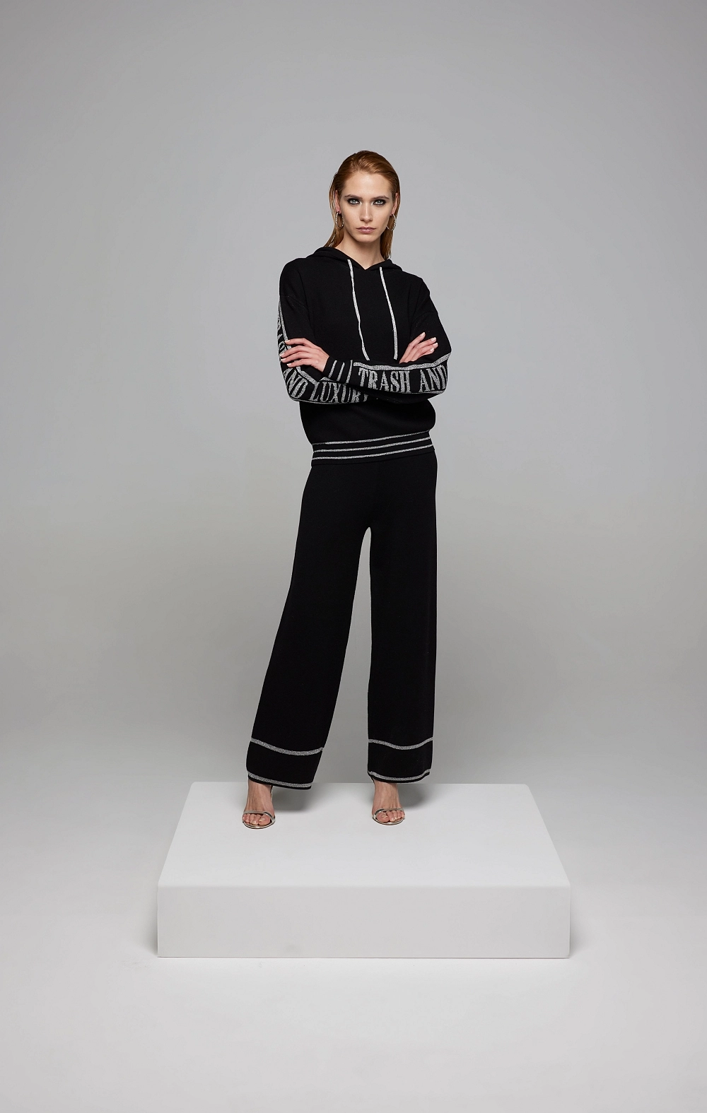 PANTALON PUNTO NEGRO T&L