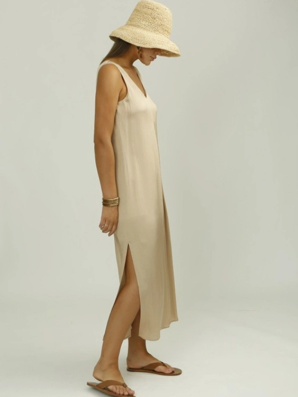 VESTIDO BEIGE LARGO TIRANTES AC