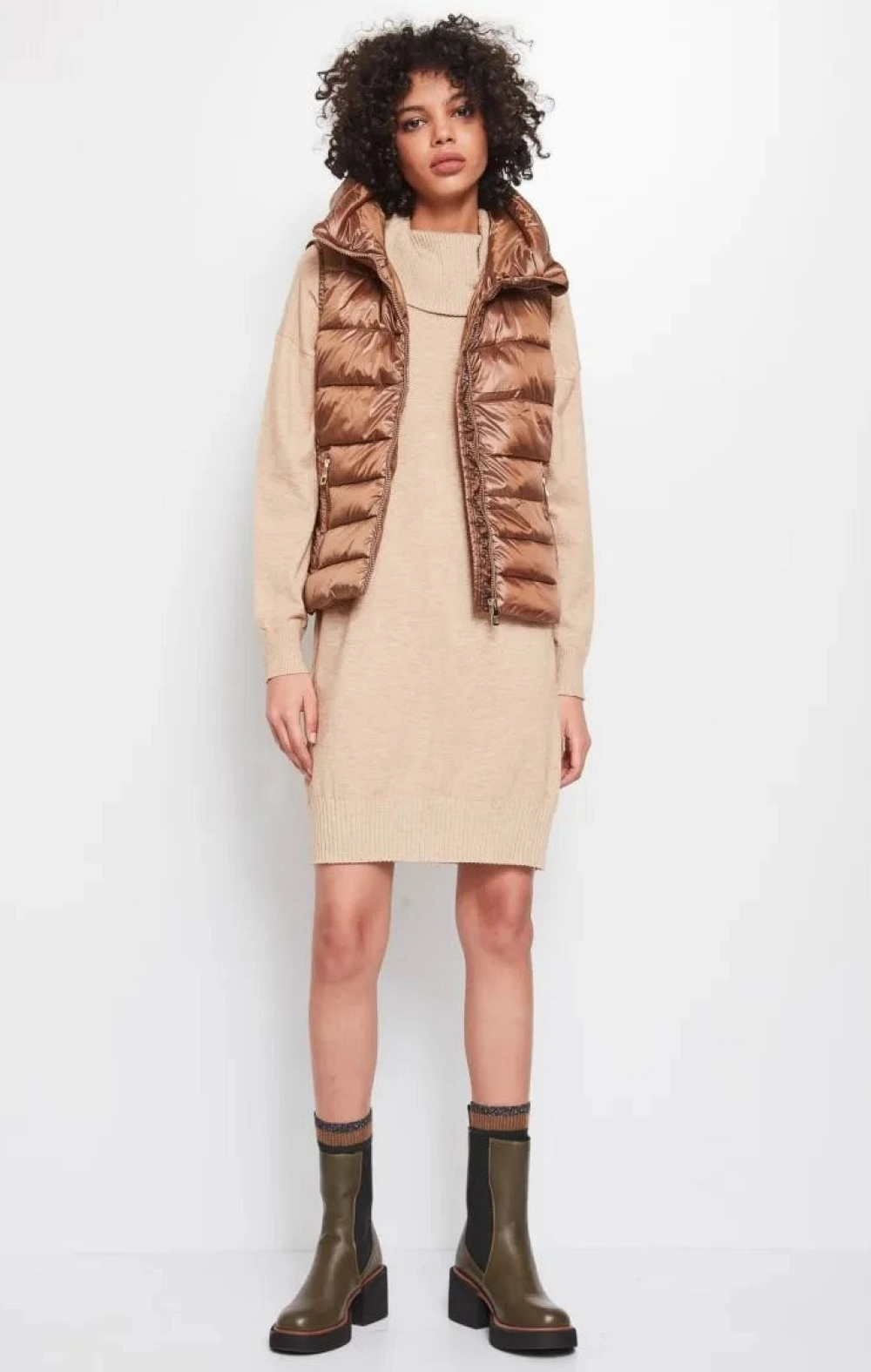 VESTIDO DE PUNTO CUELLO ALTO CON BRILLO