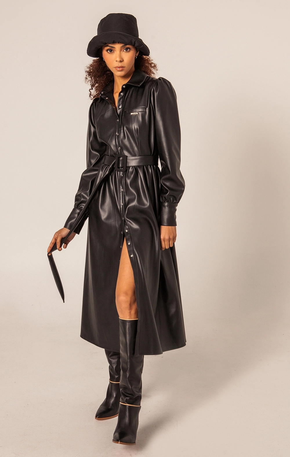 VESTIDO LARGO CAMISERO ECOPIEL NEGRA MANGATA