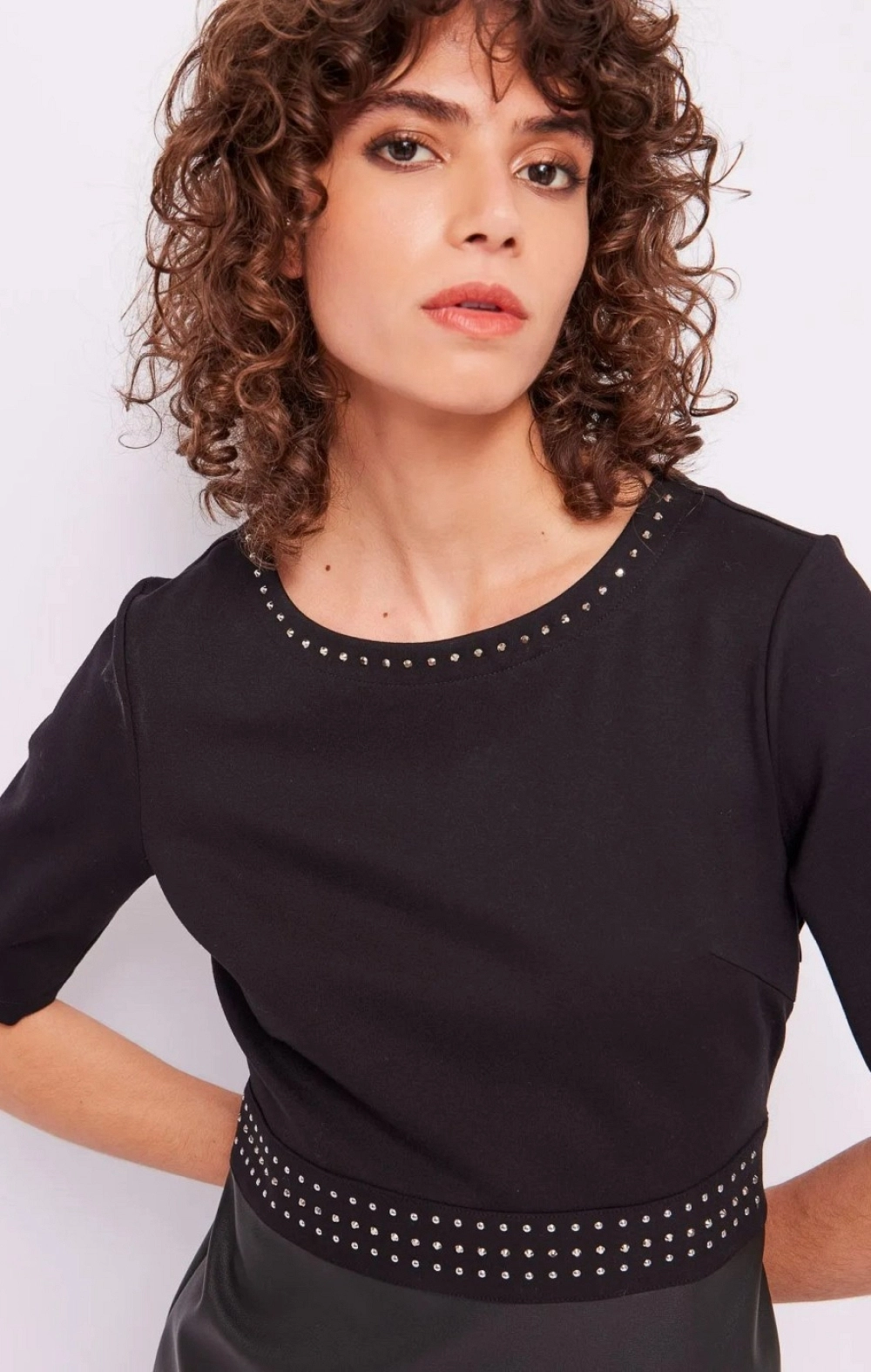 VESTIDO NEGRO MITAD POLIPIEL MITAD TELA