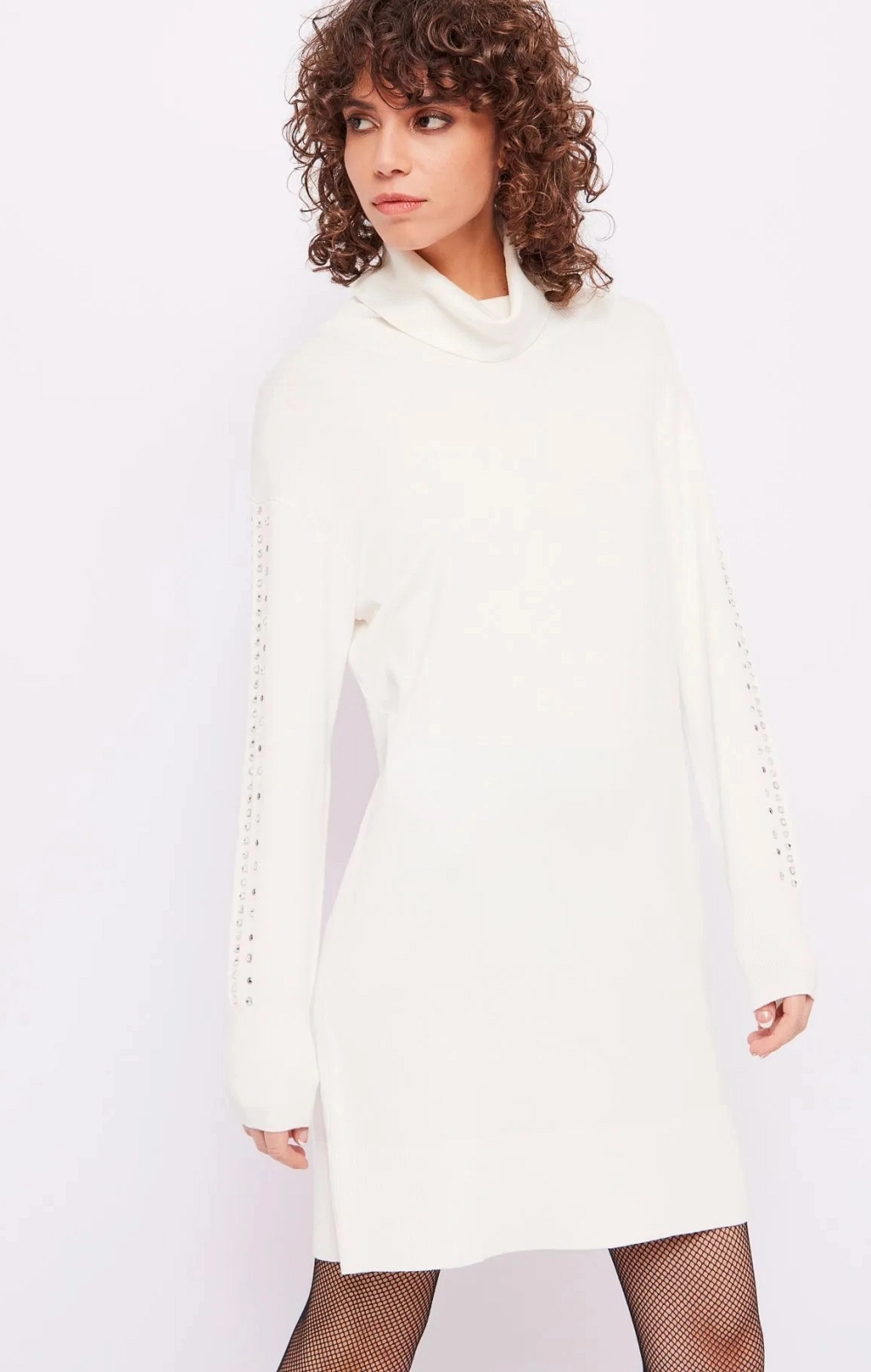VESTIDO PUNTO BLANCO TACHUELAS