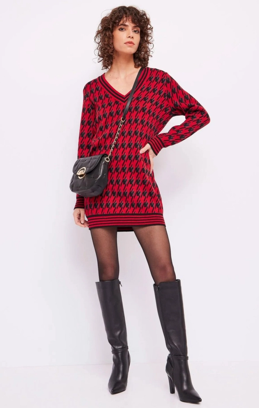 VESTIDO PUNTO ROJO CUELLO PICO PATA GALLO