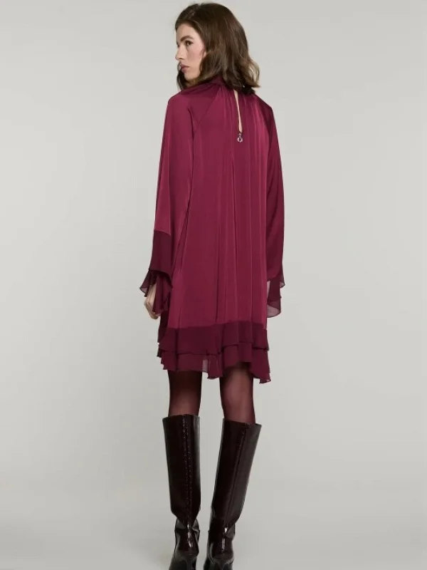 VESTIDO SEDOSO AMPLIO CON VOLANTES