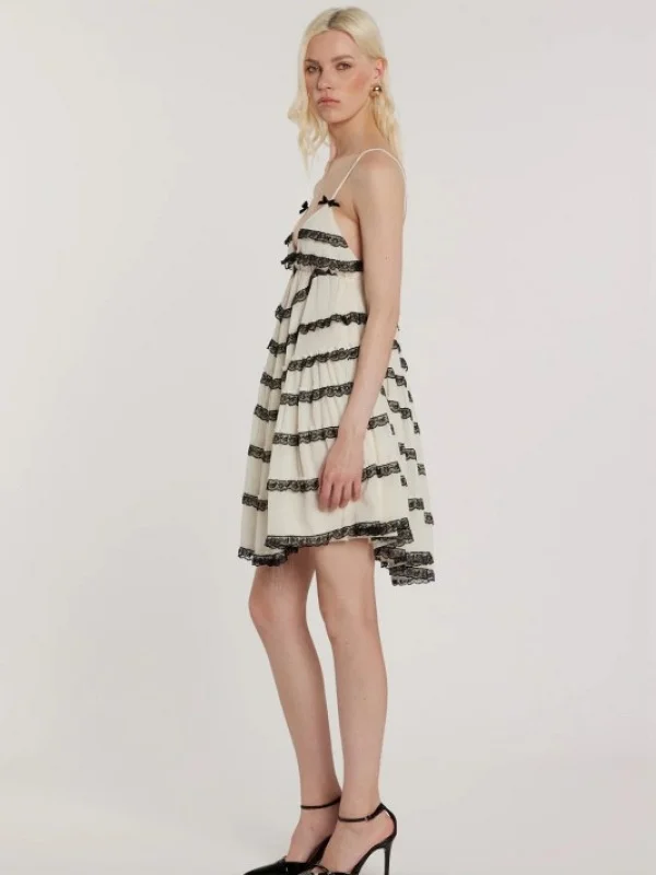 VESTIDO TIRANTES FINOS PUNTILLAS ESCOTADO