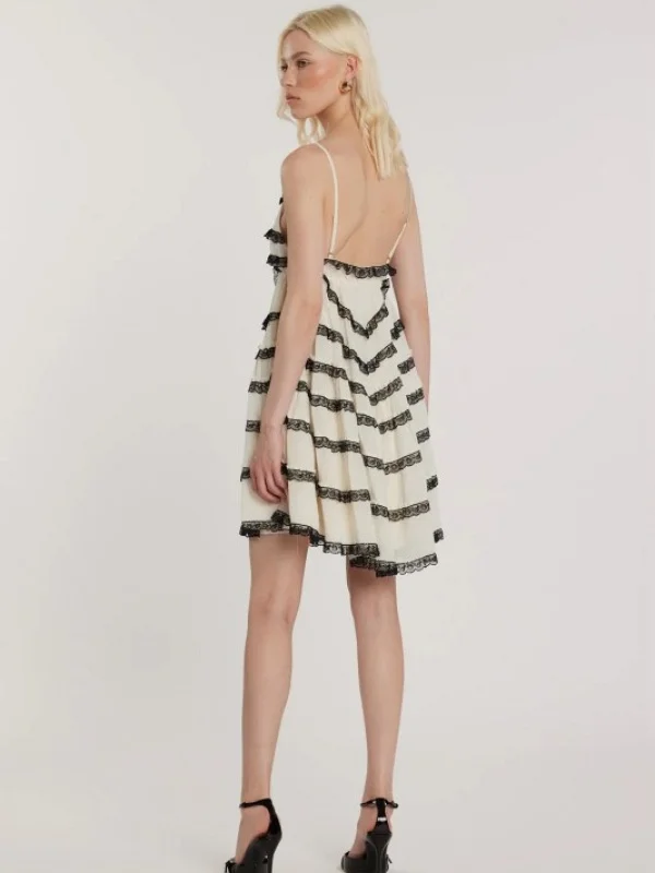VESTIDO TIRANTES FINOS PUNTILLAS ESCOTADO