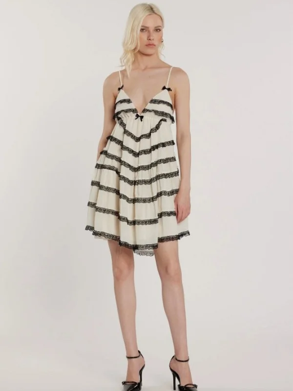 VESTIDO TIRANTES FINOS PUNTILLAS ESCOTADO