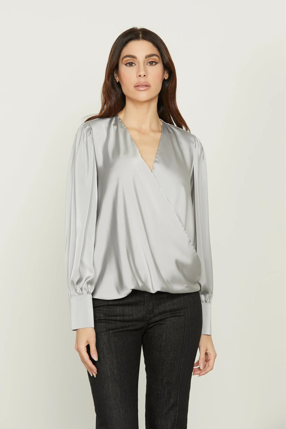 blusa seda gris