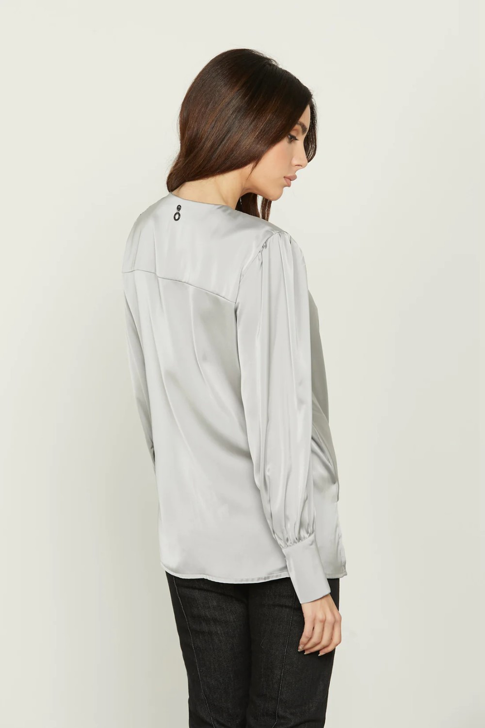 blusa seda gris